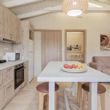 Milk And Honey Ρομίρι