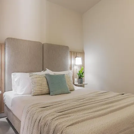 Milk And Honey Romirion