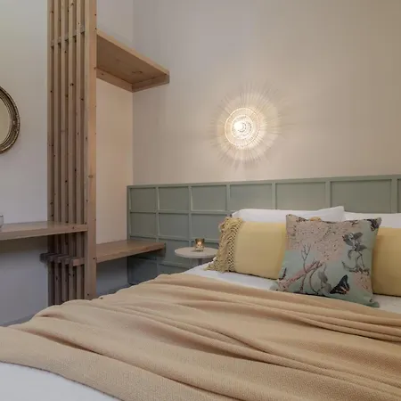 Milk And Honey Apartment Romirion