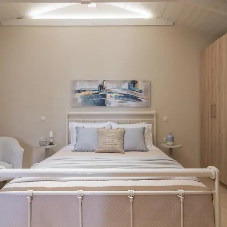 Milk And Honey Apartment Romírion