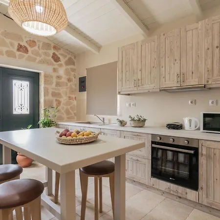 Milk And Honey Apartment Romirion