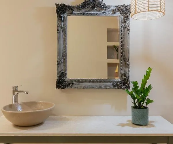 Milk And Honey 公寓 Romírion